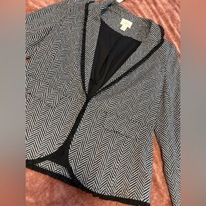 Chico’s Chevron Blazer with Black Trim SZ1